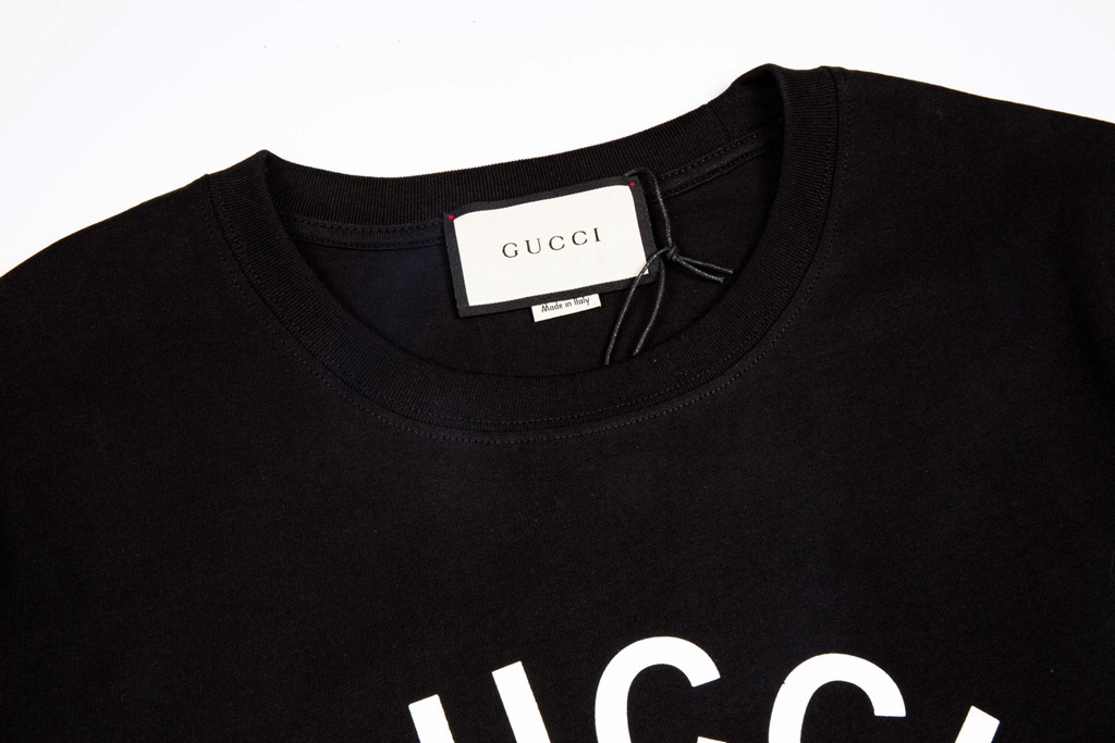 Gucc* T-shirt